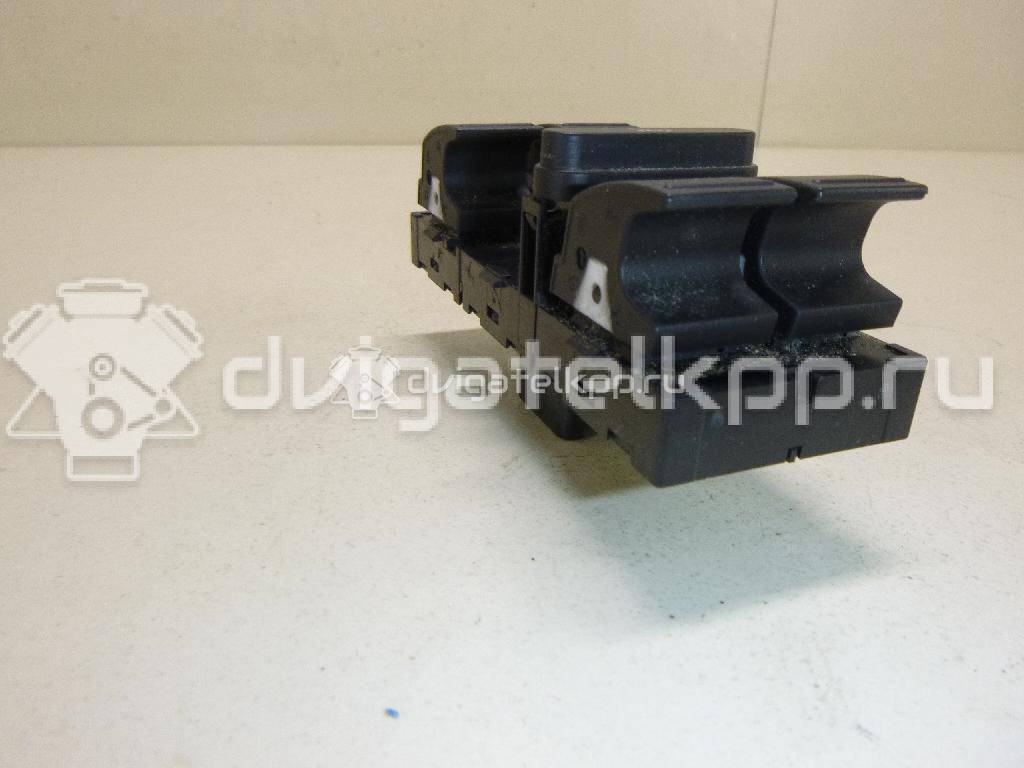 Фото Блок управления стеклоподъемниками  1K4959857B для Volkswagen Tiguan / Touran / Amarok S1B / Cc / Golf {forloop.counter}}