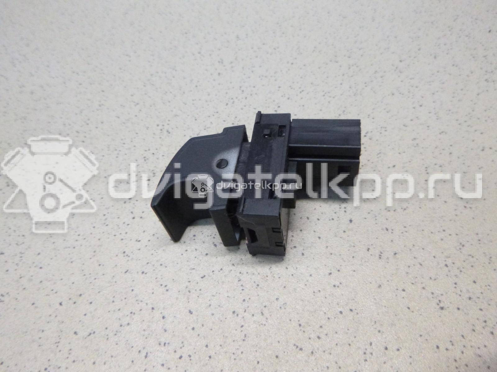 Фото Кнопка стеклоподъемника  7L6959855B3X1 для Volkswagen Scirocco / Tiguan / Touran / Amarok S1B / Cc {forloop.counter}}