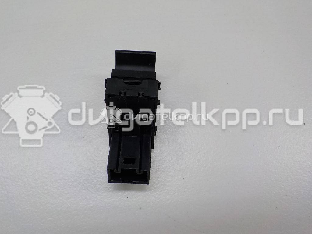 Фото Кнопка стеклоподъемника  7L6959855B3X1 для Volkswagen Scirocco / Tiguan / Touran / Amarok S1B / Cc {forloop.counter}}