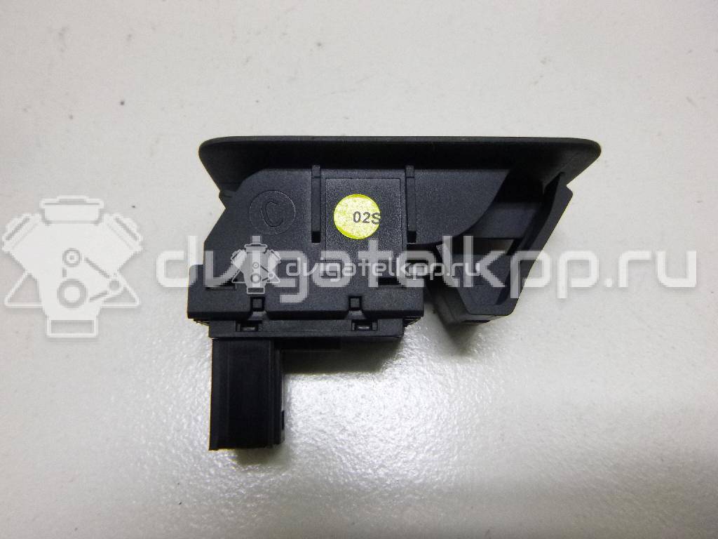 Фото Кнопка стеклоподъемника  7L6959855B3X1 для Volkswagen Scirocco / Tiguan / Touran / Amarok S1B / Cc {forloop.counter}}