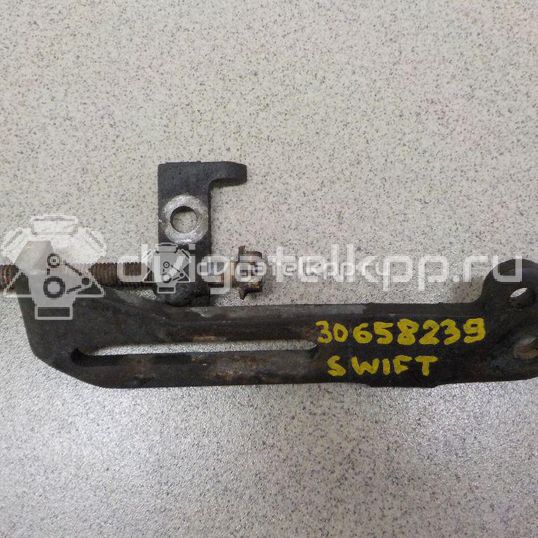 Фото Кронштейн генератора для двигателя M16A для Maruti Suzuki / Suzuki / Fiat 106-120 л.с 16V 1.6 л бензин 1156064J00