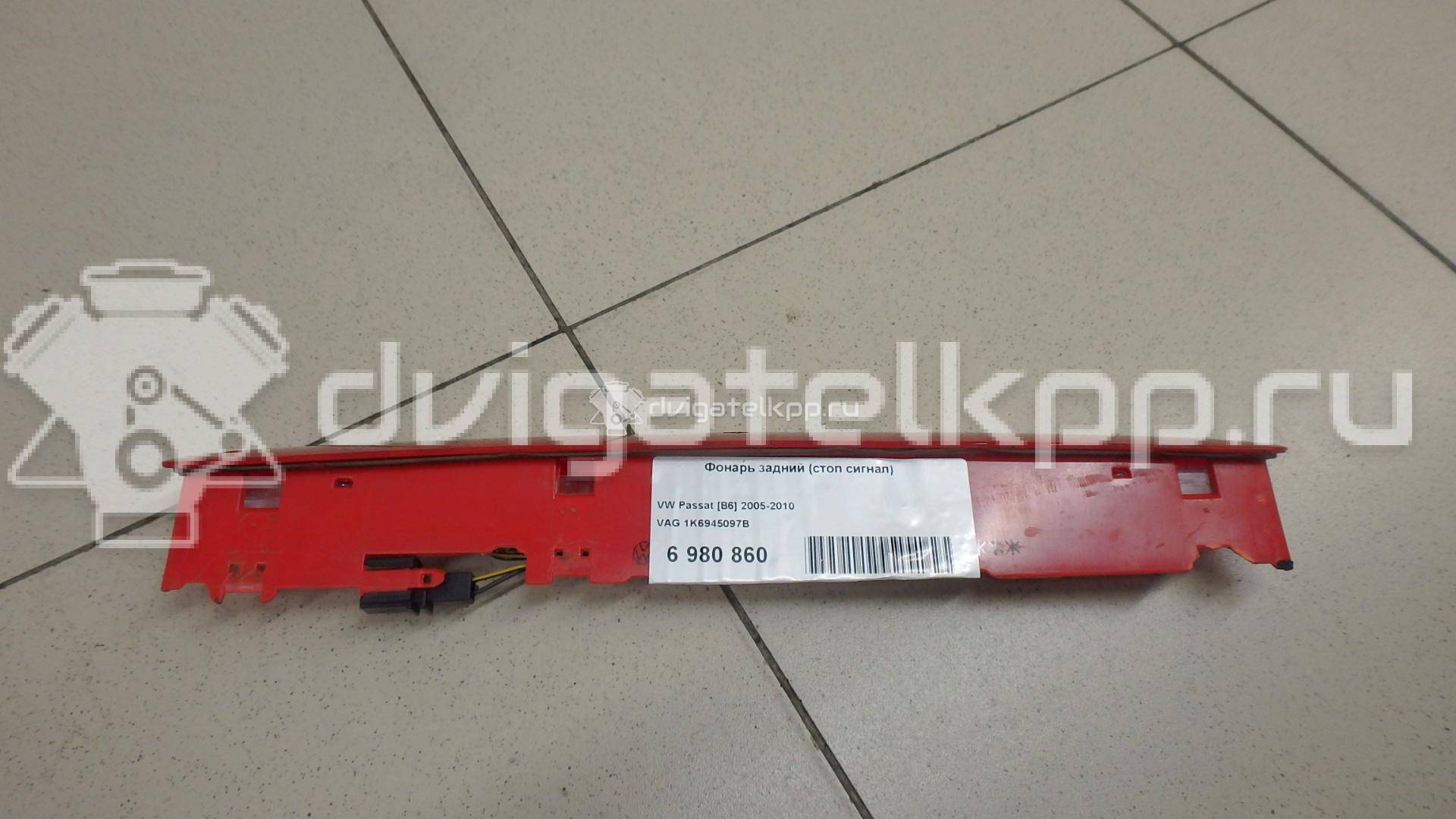 Фото Фонарь задний (стоп сигнал)  1K6945097B для Volkswagen Passat / Tiguan / Golf {forloop.counter}}