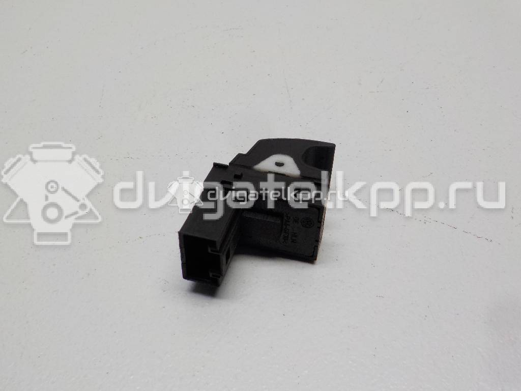 Фото Кнопка стеклоподъемника  7L6959855B для Volkswagen Scirocco / Tiguan / Touran / Amarok S1B / Cc {forloop.counter}}