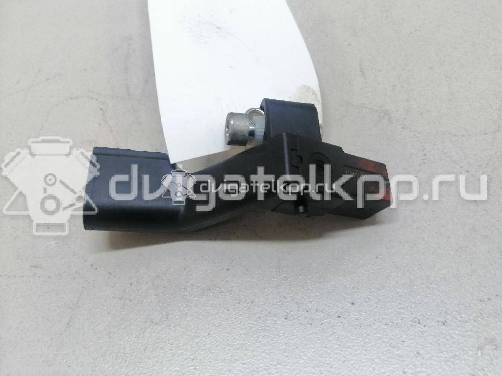 Фото Датчик положения коленвала  036906433C для Volkswagen Scirocco / Tiguan / Touran / Amarok S1B / New Beetle {forloop.counter}}