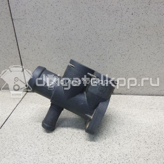 Фото Фланец двигателя системы охлаждения  037121133C для Volkswagen Golf / Passat / Transporter / Caddy / Jetta