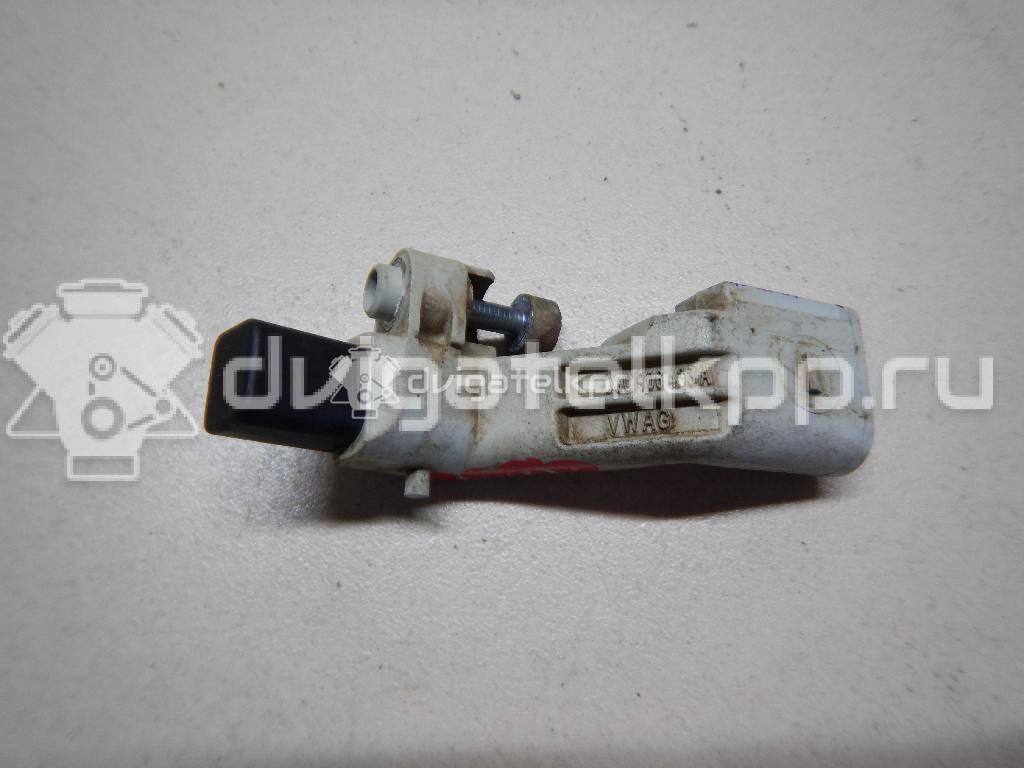 Фото Датчик положения коленвала  03C906433A для Volkswagen Scirocco / Tiguan / Touran / Amarok S1B / New Beetle {forloop.counter}}