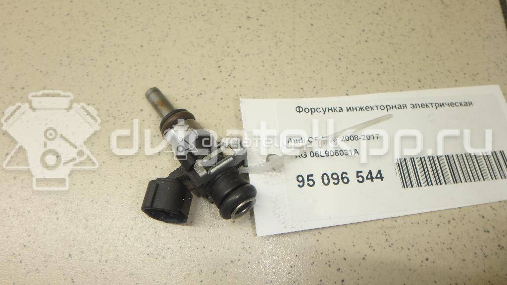 Фото Форсунка инжекторная электрическая  06L906031A для Seat Leon {forloop.counter}}