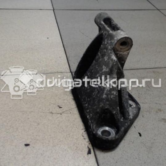 Фото Кронштейн генератора для двигателя YD22DDT для Nissan Primera / Almera 110-139 л.с 16V 2.2 л Дизельное топливо 11710AD200