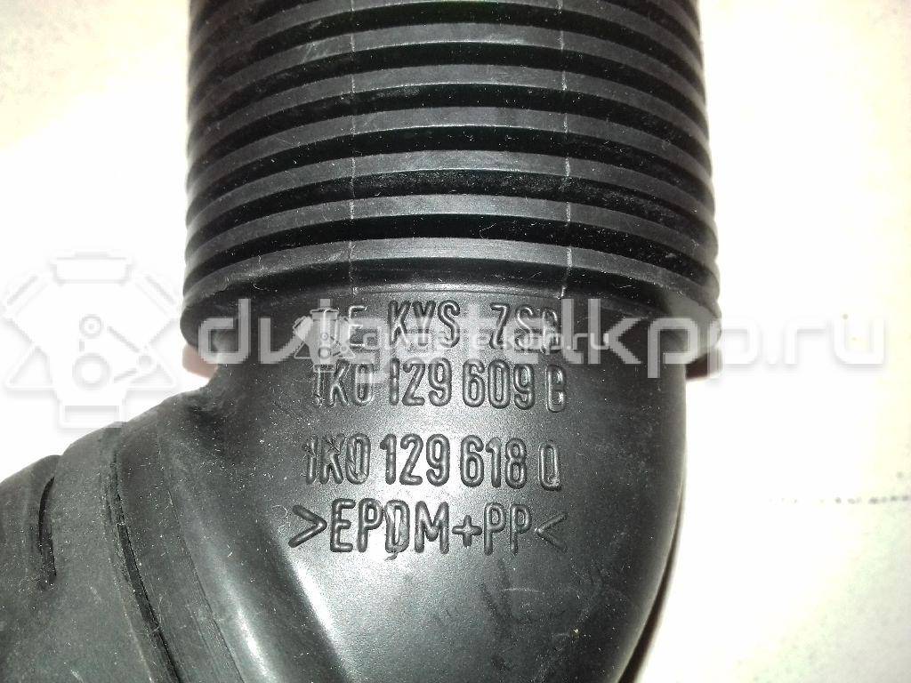 Фото Патрубок воздушного фильтра для двигателя BLF для Volkswagen Passat / Eos 1F7, 1F8 / Jetta / Golf 115 л.с 16V 1.6 л бензин 1K0129609B {forloop.counter}}