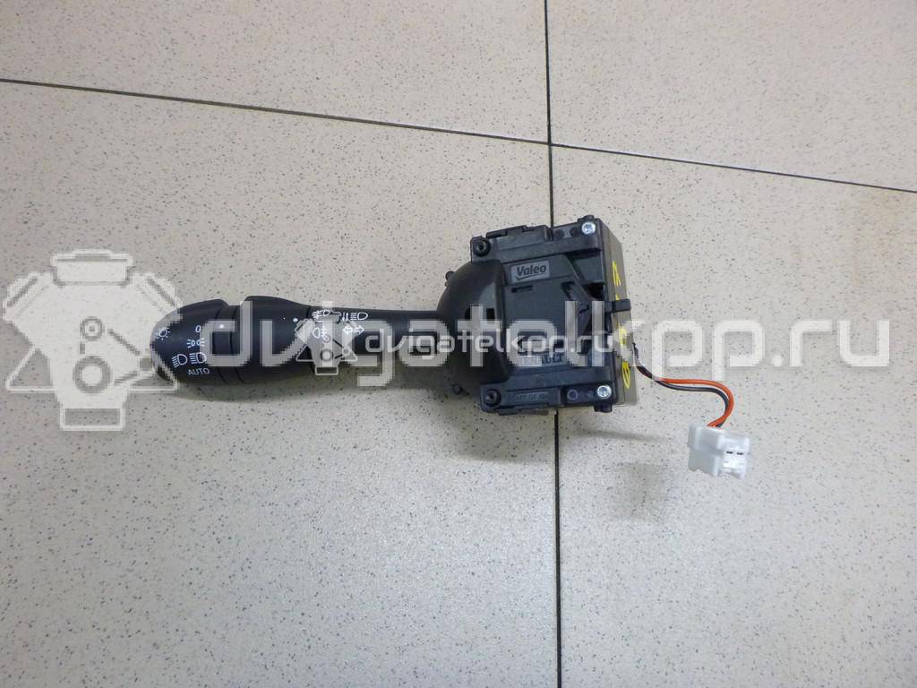 Фото Переключатель поворотов подрулевой  8201167992 для Renault Trafic / Captur J5 / Clio / Twingo {forloop.counter}}